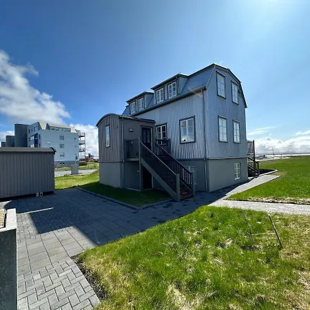 Holiday home A New House That Is A Mix Of An Historic House *